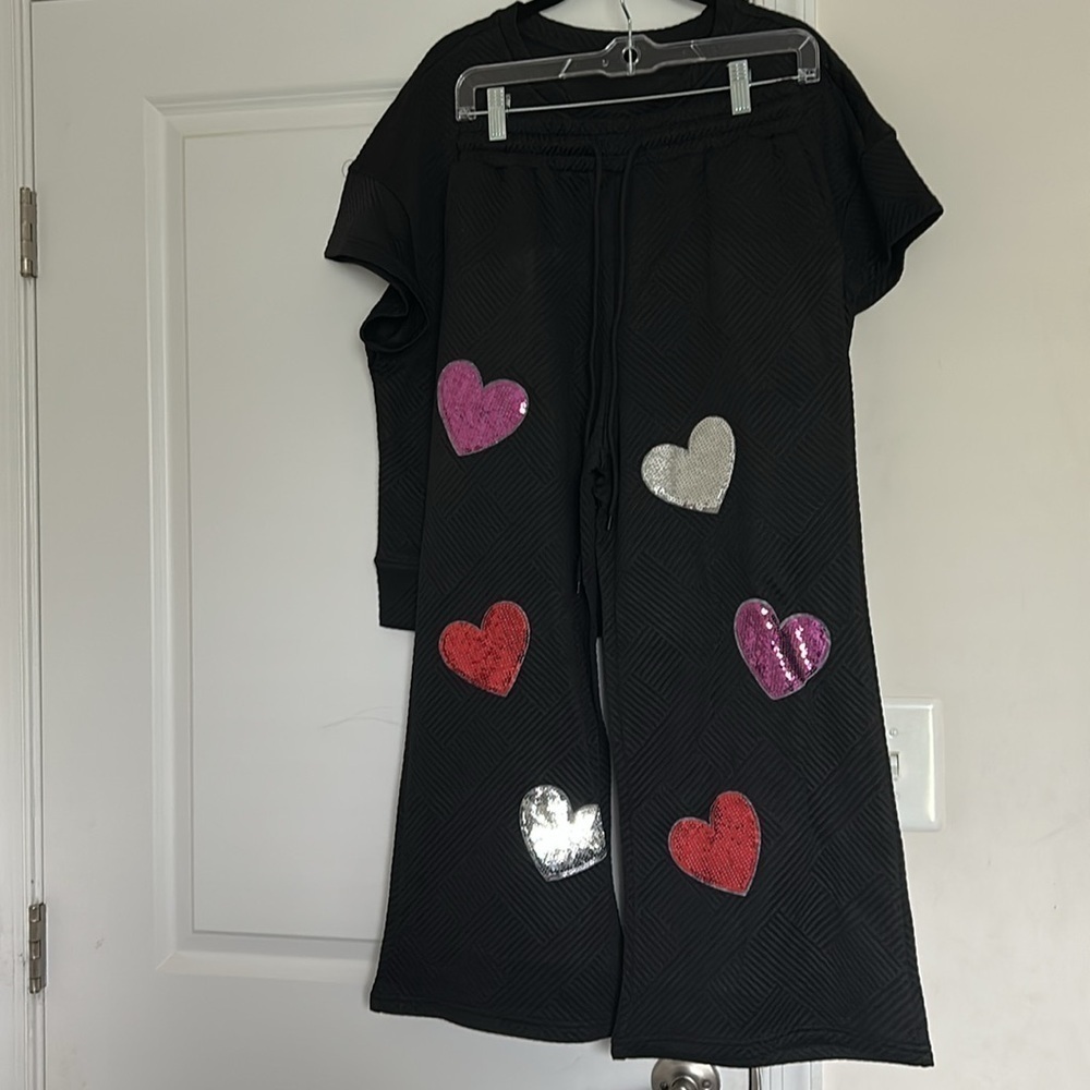 Black Heart Print Lounge Set - Picture 4 of 8
